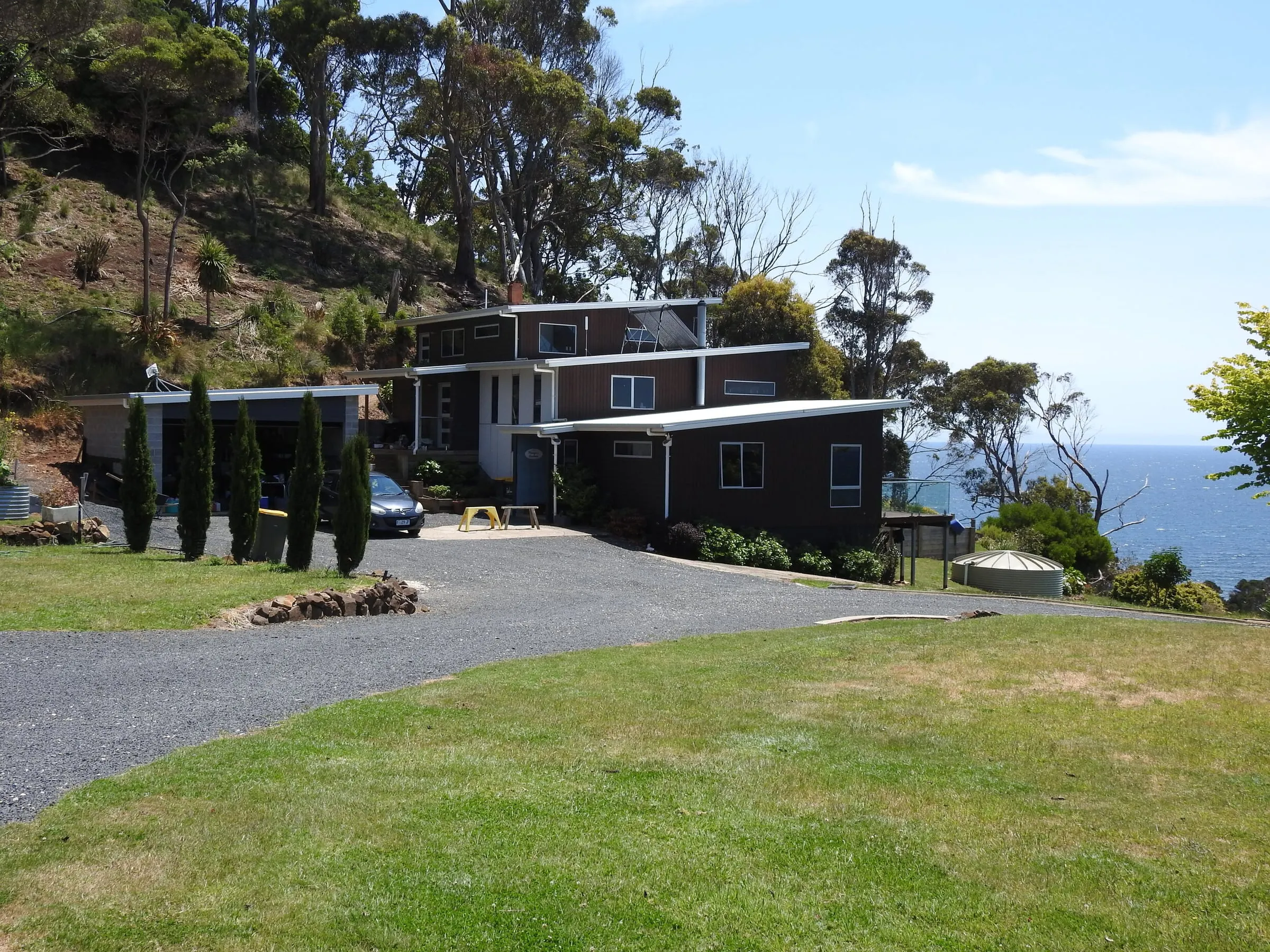 A modern beach cabin overlooking Bass Strait